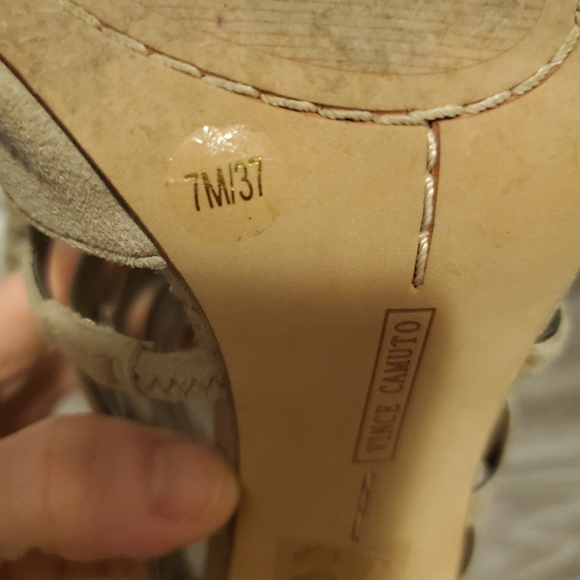 Vince Camuto Size 7 Heels - Picture 2 of 4